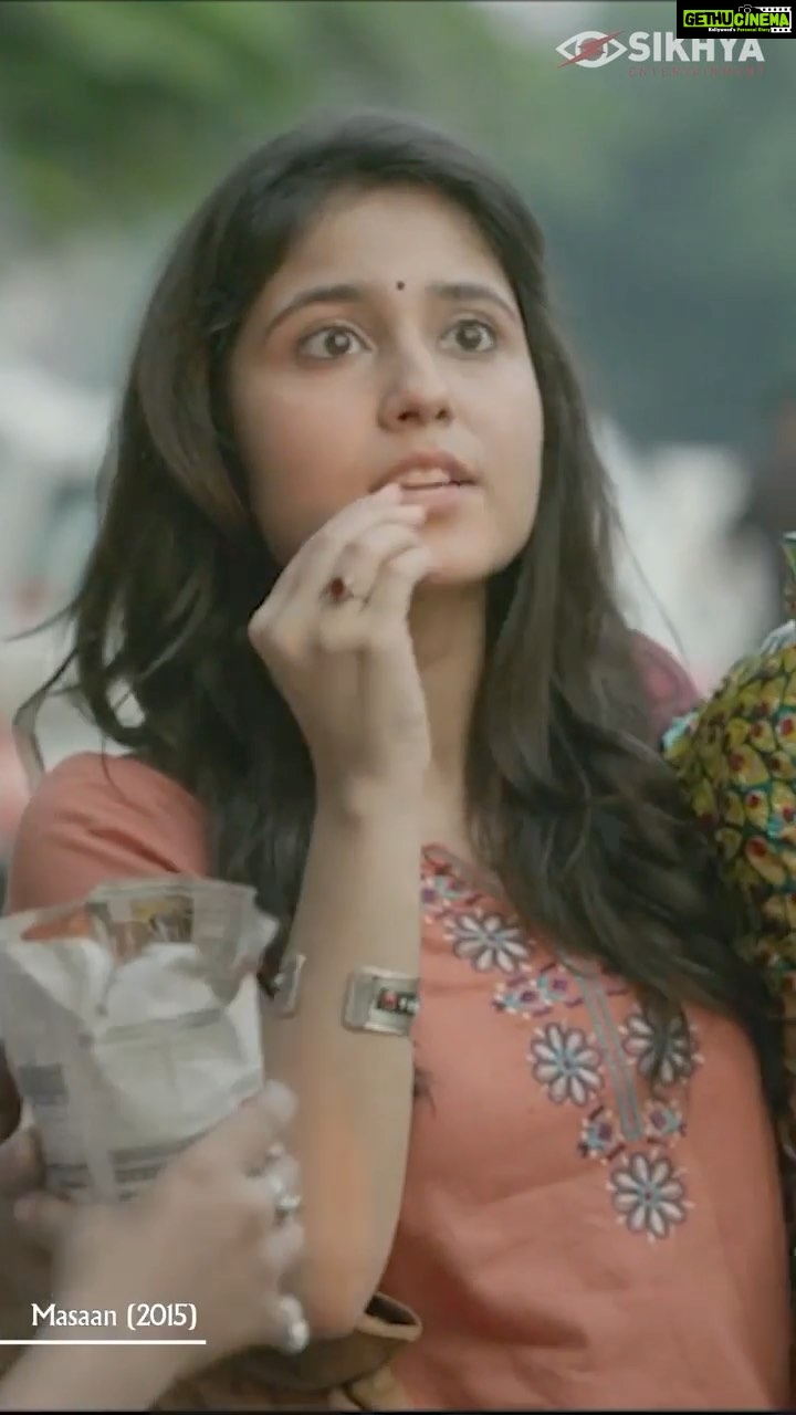 Shweta Tripathi Instagram - Paanch rupye ki bhooja ke liye koi ladki itna utpaat nahi machati. Do you agree? #Masaan #7YearsOfMasaan @vickykaushal09 @battatawada @shreedhardubey @neeraj.ghaywan @vidushak @guneetmonga @achinjain20 @drishyamfilms