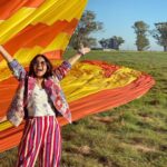 Shweta Tripathi Instagram – Jab 💛 banna 🎈on the Hot Air Ballon 🌤

Wearing @ilovepero 

#ThisIsQueensland #PlayGoldCoast #TataBattata Queensland, Australia