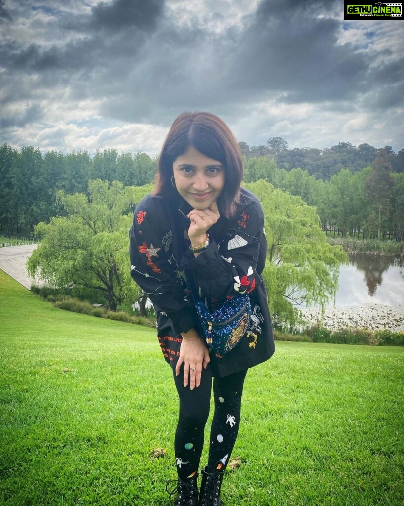 Shweta Tripathi Instagram - If you are happy and you know it, jump in the air, jump jump! And that’s exactly what we did after being silly on Puffing Billy. One of the best meals and views I’ve had @_tarrawarra_ 🍷✨ with the cutest host @thecuriouscass 🥰 Wearing @shahinmannan @londonrag_in & @oliviadar #SeeAustralia #Vineyard #TataBattata Tarrawarra Vineyard