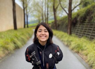 Shweta Tripathi Instagram - If you are happy and you know it, jump in the air, jump jump! And that’s exactly what we did after being silly on Puffing Billy. One of the best meals and views I’ve had @_tarrawarra_ 🍷✨ with the cutest host @thecuriouscass 🥰 Wearing @shahinmannan @londonrag_in & @oliviadar #SeeAustralia #Vineyard #TataBattata Tarrawarra Vineyard
