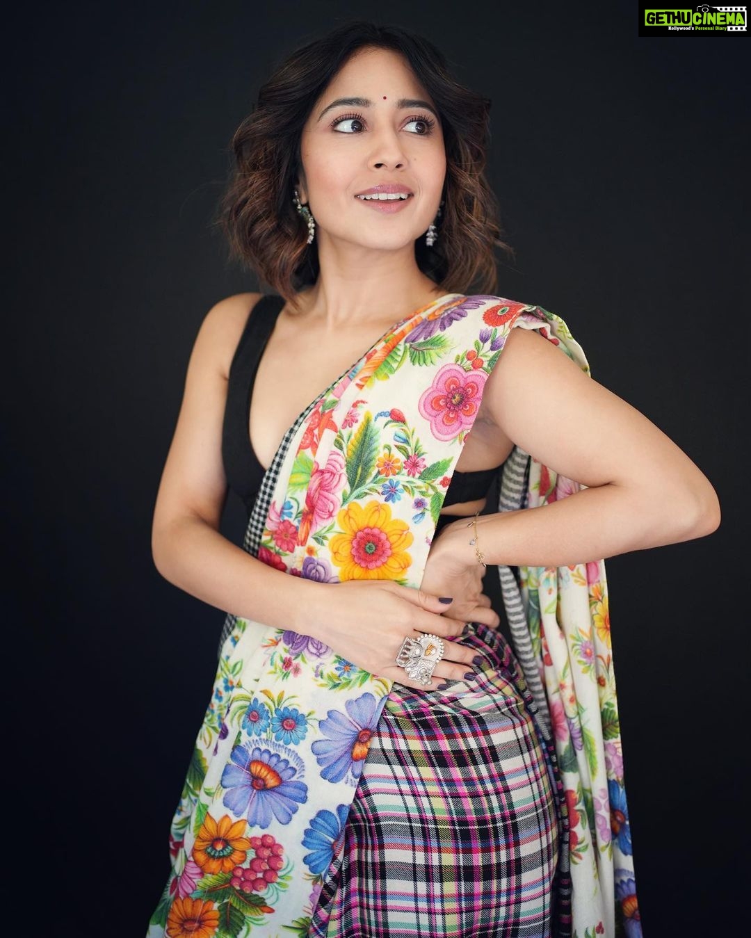 Shweta Tripathi Instagram - Channelling my inner Gud(i) on Gudi Padwa ππΌπ« πΈ @palashsverma Wearing @ilovepero @goldenwindow @ishhaara @aprajitatoorofficial Styled by @purplerhapsody Beauty @krisann.figueiredo.mua Mane @makeupbyvirja Style team @monica_nim #KanjoosMakhichoos #Promotions #SustainableSundari