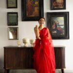 Shweta Tripathi Instagram - Laallalala loolloloo leeleee.. Just typing anything here to see if anyone still reads captions 🙃 Leave a 🌹 you your comment if you actually do 🤪 📸 @kirtivirmani8 Wearing @peeli.dori MUA @goshgaurav Styling @prernarang