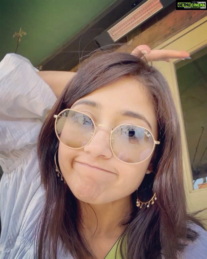 Shweta Tripathi Instagram - Travel, travel, travel..near and far. As much as you can. Planned unplanned. With a π or with a π§³ Because travel heals the soul and makes it glow π€β¨ Already thinking..ab next kahan!? Wearing @ogaanmarket @azgaofficial #TataBattata The Cotswolds