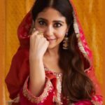 Shweta Tripathi Instagram - वो चेहरा किताबी रहा सामने बड़ी ख़ूबसूरत पढ़ाई हुई✨ -बशीर बद्र 📸 @kopp_foto Wearing @heenakochharofficial Styled by @purplerhapsody Beauty & mane @krisann.figueiredo.mua Style team @monica_nim #STStyle