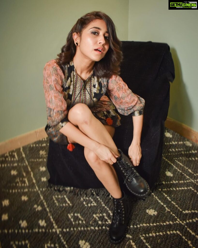 Shweta Tripathi Instagram - Style over comfort or comfort over style 🤔 Bolo what’s your nightout go-to??✨ 📸 @nuclearpasta42 Styled by @purplerhapsody Style team: @monica_nim Wearing: @shopverb @elevate_promotions @varnikaaroraofficiall @londonrag_in #BattataStyleFiles