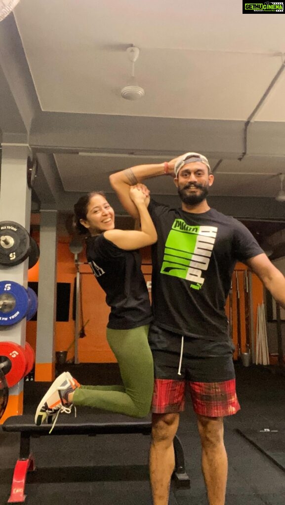 Shweta Tripathi Instagram - And you should never give up because Hardwork pays off 💪🏼 @battatawada getting stronger every day 🙌🏼 #mirzapur #prep #golu #reelitfeel #workouts #gymtraining #ready #actors #squats #pushup #frontroll #reelinstagram #harharmahadev