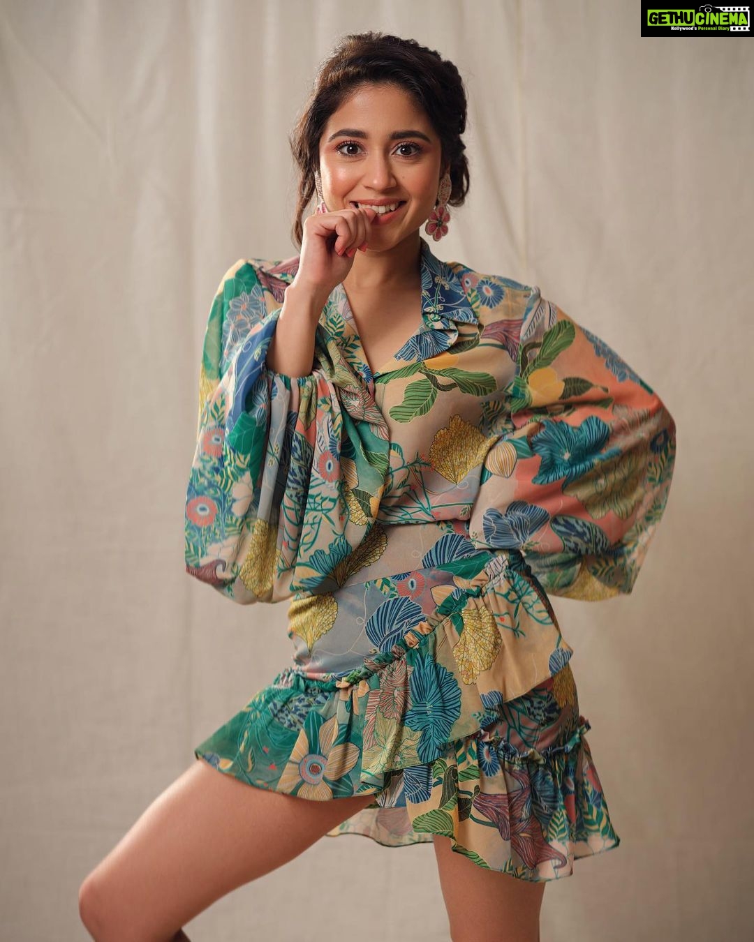 Shweta Tripathi Instagram - Summer drip 😎 Wearing @ankitadharman @kanyaadhan_bydhirajaayushi 📸 @sohillalani_ Styled by @taniafadte MUA @nisha.karna Hair @mehvish.majithia #YKKA #Promotions #Netflix #BattataStyleFiles