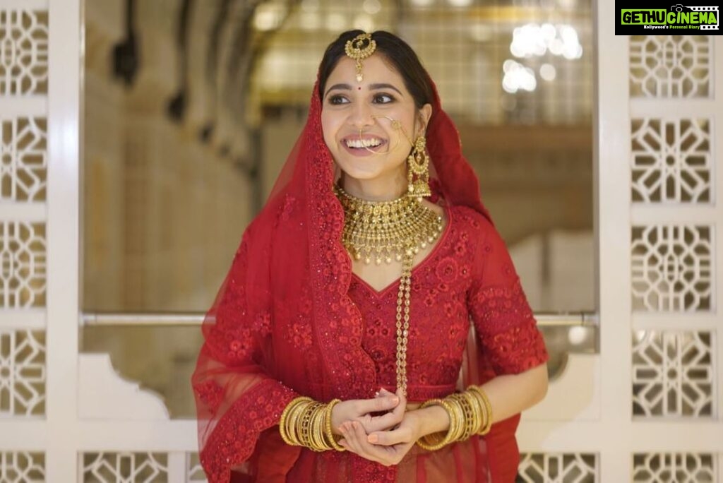 Shweta Tripathi Instagram - Thank you for all the 🥰♥️ for Shikha 🌹 You got me smiling like this and I love it :D Now all dressed up and waiting for #YehKaaliKaaliAnkhein season 2 shoot to begin! #YKKA #Netflix