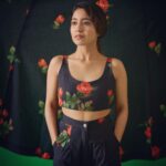 Shweta Tripathi Instagram - Yeh kaali kaali jacket 🌹✨ Tururu turu.. Concept and illustrations: @priyamittal23 @yam.india Image courtesy: @_boragraphy Hair and Makeup : @nottthatbasic