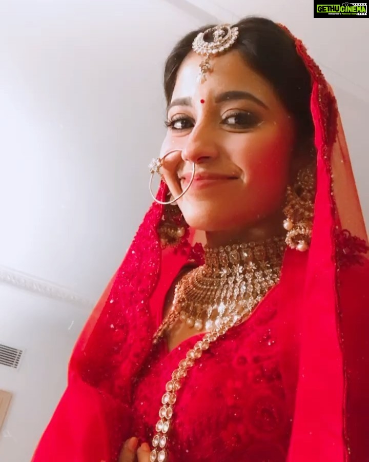 Shweta Tripathi Instagram - There are two kind of brides- Boomer 1 And then boomer 2 and 3 Which one are you? 👰🏽🤪✨ #BridesByNishaKarna #YKKA #Netflix