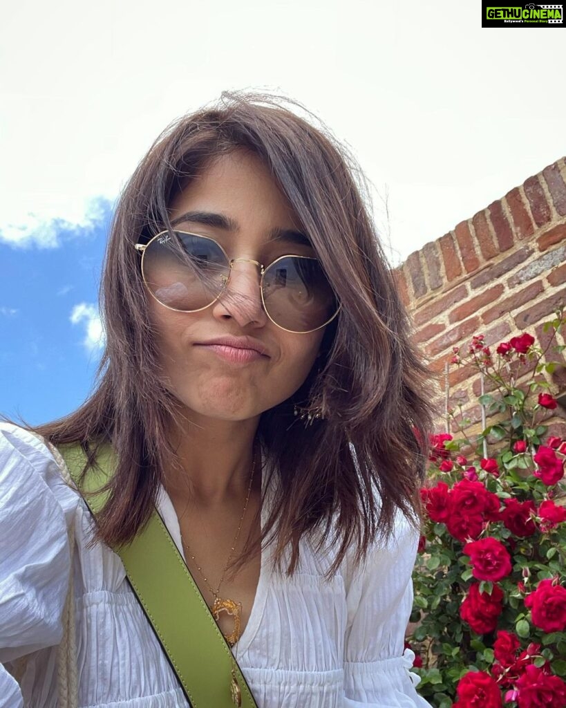 Shweta Tripathi Instagram - Trying to blend in 🌻🌹🌸 Wearing @ogaanmarket @azgaofficial #TataBattata Cotswolds, England
