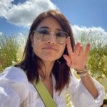 Shweta Tripathi Instagram - Trying to blend in 🌻🌹🌸 Wearing @ogaanmarket @azgaofficial #TataBattata Cotswolds, England