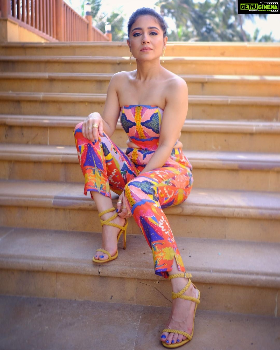 Shweta Tripathi Instagram - Waiting for Riddler to make his next move. Suniye mujhe Barbara Gordon ke kirdaar mein on #BatmanEkChakravyuh, ek audio series, sirf Spotify pe 🦇✨ Wearing: @advait_in @the_loom_art @londonrag_in 📸: @harshjanii Styled by: @purplerhapsody Make-up by/ @nisha.karna Hair by: @foram_gotecha Style team: @monica_nim #BatmanUnburied #BarbaraGordon @dcasia.official @spotifyindia #BattataStyleFiles