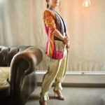 Shweta Tripathi Instagram – Bolo eeeee 🧀✨

📸: @nuclearpasta42
Stylist: @purplerhapsody
MUA: @nisha.karna 
Hair: @foram_gotecha 
Style team: @monica_nim 

Wearing: @be.true.official @hangemthere @refash_ @romanarsinghaniofficial @londonrag_in 

#SunainaSays #EscaypeLive #HotstarSpecials @one_life_studios_official @disneyplushotstar

 #BattataStyleFiles