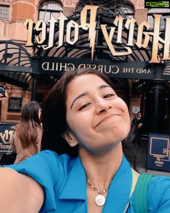 Shweta Tripathi Instagram - Happiness is.. 🥹 #PotterHead @cursedchildldn #TataBattata Palace Theatre, London