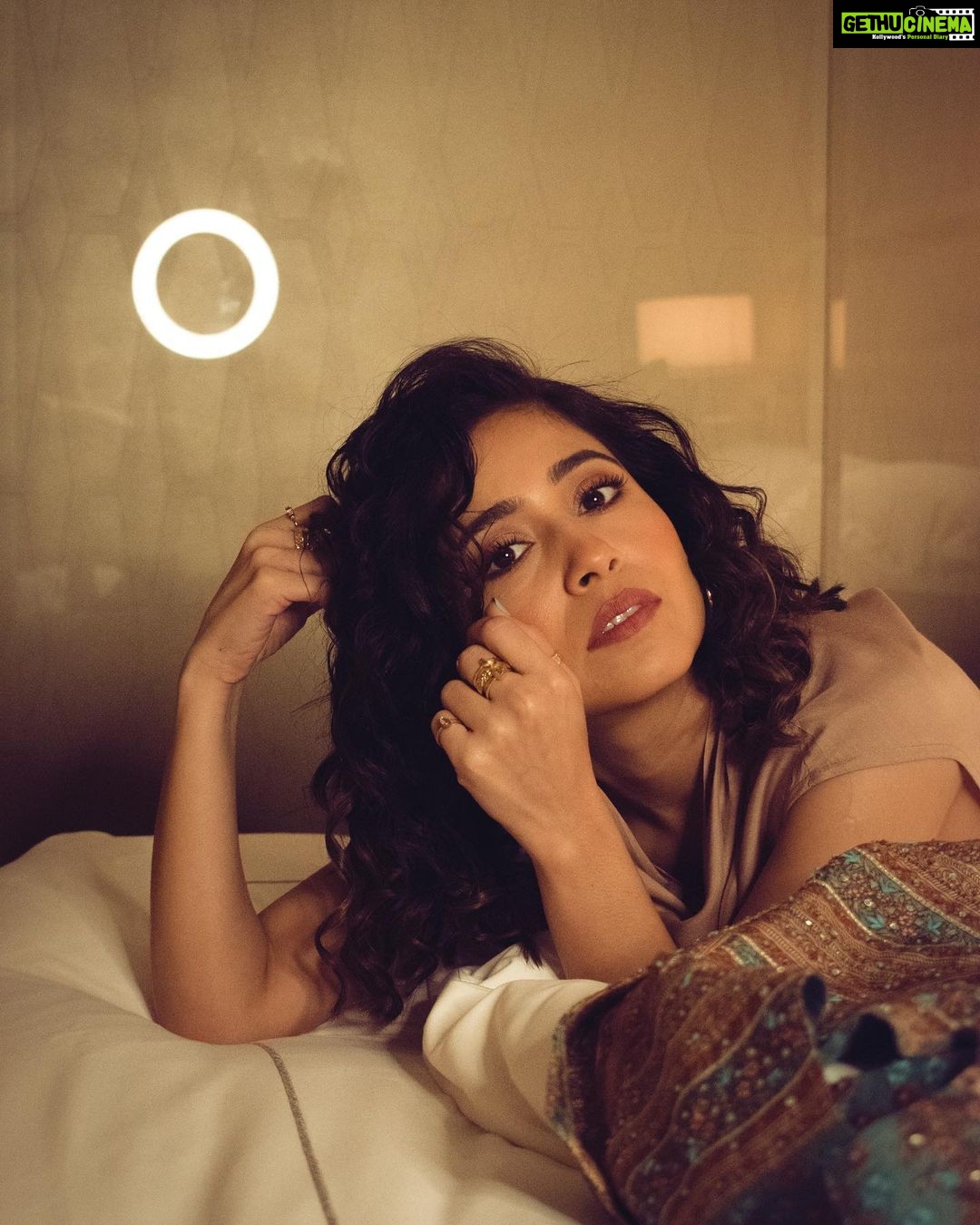 Shweta Tripathi Instagram - Let the good times rollll✨ 📸: @nuclearpasta42 Stylist: @purplerhapsody MUA: @nisha.karna Hair: @foram_gotecha Style team: @monica_nim Wearing: @refash_ @reke.nekt @refash_ @Inaya_accessories @the_loom_art #SunainaSays #EscaypeLive #HotstarSpecials @one_life_studios_official @disneyplushotstar #BattataStyleFiles #SustainableSundari