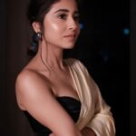 Shweta Tripathi Instagram - 🤍🖤💙 @primevideoin Wearing : @arokaofficial @anmoljewellers Stylist: @purplerhapsody Style team : @monica_nim Hair : @foram_gotecha Makeup : @nisha.karna Photographer : @harshjanii #SeeWhereItTakesYou #PrimeVideoPresentsIndia #BattataStyleFiles