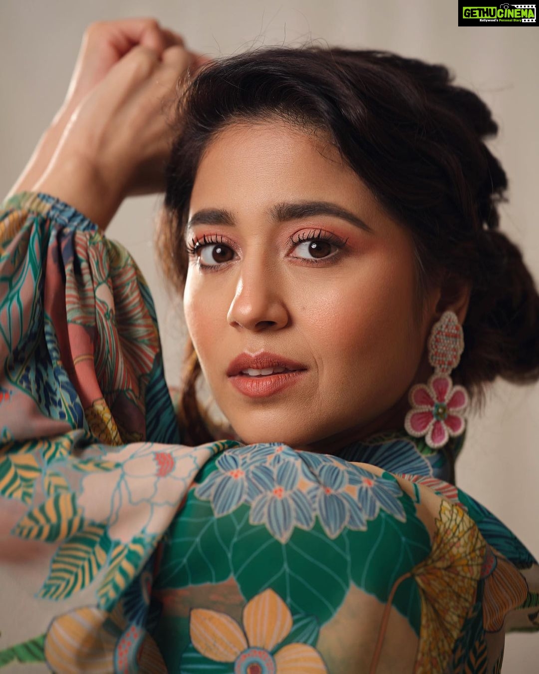 Shweta Tripathi Instagram - Summer drip 😎 Wearing @ankitadharman @kanyaadhan_bydhirajaayushi 📸 @sohillalani_ Styled by @taniafadte MUA @nisha.karna Hair @mehvish.majithia #YKKA #Promotions #Netflix #BattataStyleFiles