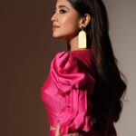 Shweta Tripathi Instagram – Guess my childhood nick name! 
Hint hint: what’s common in these photos.. 🤪

Wearing @littlethingstudio @ethnicandaz @kanyaadhan_bydhirajaayushi 
📸 @sohillalani_ 
Styled by @taniafadte 
MUA @nisha.karna 
Hair @mehvish.majithia 

#YKKA #Promotions #Netflix