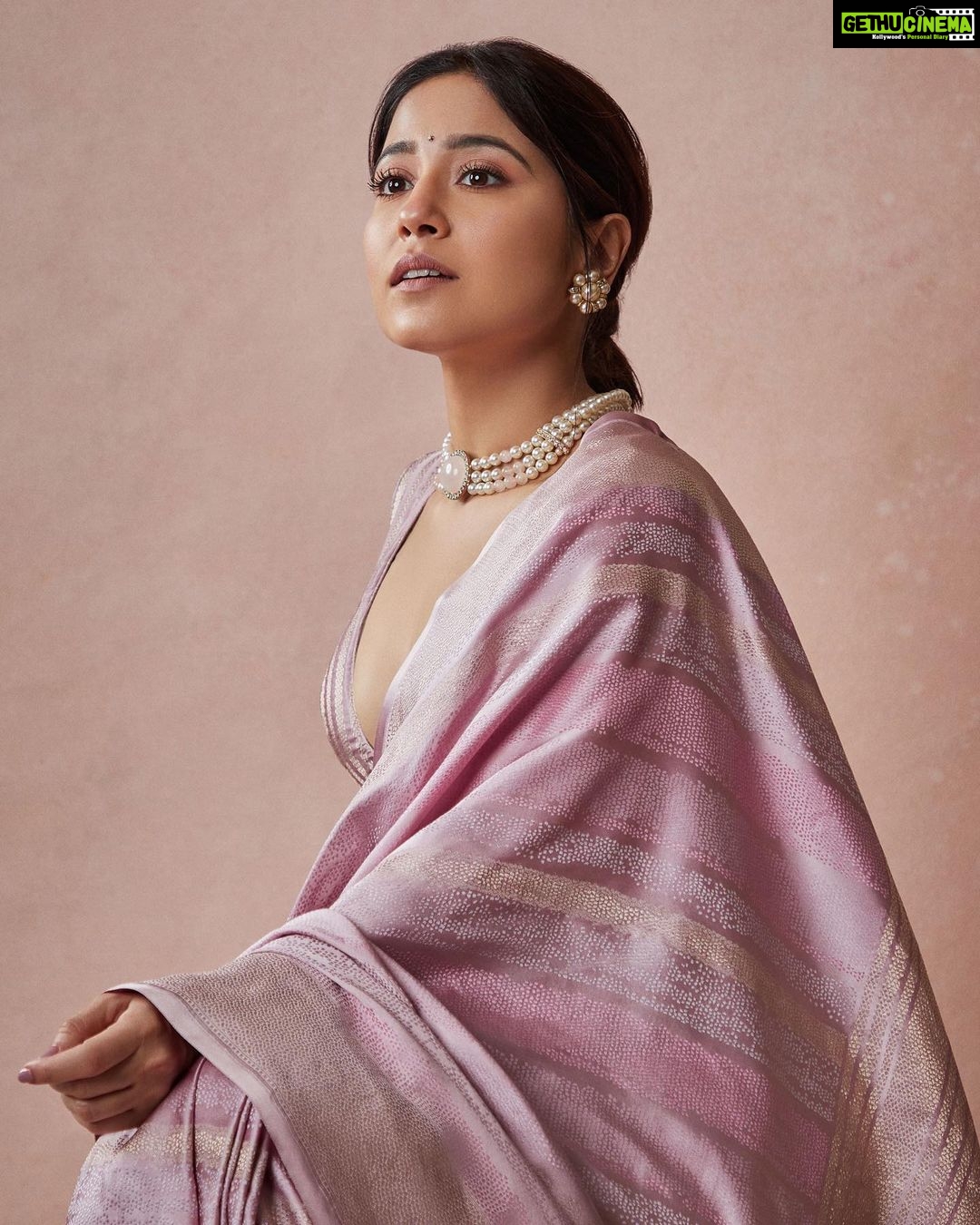 Shweta Tripathi Instagram - Shakarkandi✨ Wearing: @shantibanaras Jewellery: my mother in law’s Styled by @who_wore_what_when Beauty: @nisha.karna Mane: @akshataa.mani 📸 @thefirstclik Beauty assisted by @shreyasisinhaa #SustainableSundari
