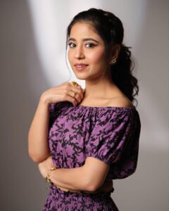 Shweta Tripathi Instagram - Happiness is.. You all binge watching #YKKA !!! Thank youuuu for the love and response 🤗🤗 It makes my 💛 SO 🥰💃🏽✨ Wearing @aishlife @ethnicandaz 📸 @sohillalani_ Styled by @taniafadte MUA @nisha.karna Hair @mehvish.majithia #YKKA #Promotions #Netflix