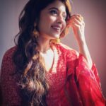Shweta Tripathi Instagram - Lal bindi mein main.. Styled by @taniafadte MUA @nisha.karna Hair @mehvish.majithia 📸 @unreel_ank