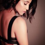 Shweta Tripathi Instagram - Swipe right to find the right match 🖤✨ Wearing: @medha.in @shopanatina @romanarsinghaniofficial Styled by @purplerhapsody MUA @hriyamarfatia Hair @foram_gotecha Style team @monica_nim 📸 @official_awbphotography
