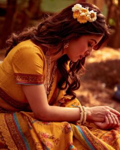 Shweta Tripathi Instagram - Desi Bridgerton ke liye tyyar ✨ 

 📸 @harshjanii 
Wearing @toraniofficial @zariinjewelry @tribebyamrapali 
Styled by @purplerhapsody 
MUA @hriyamarfatia