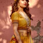 Shweta Tripathi Instagram - Laal phool, peela phool, Battatawada.. 📸 @harshjanii Wearing @toraniofficial @zariinjewelry @tribebyamrapali @sangeetaboochra @6degree.store Styled by @purplerhapsody MUA @hriyamarfatia