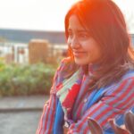 Shweta Tripathi Instagram - Garam garam Battatawada at cold cold sunset ❄️⛅️ 📸 @_slowcheeta_ In @ilovepero 🌺 Kasauli, Himachal Pradesh
