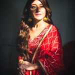 Shweta Tripathi Instagram - Lal bindi mein main.. Styled by @taniafadte MUA @nisha.karna Hair @mehvish.majithia 📸 @unreel_ank