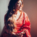 Shweta Tripathi Instagram - Lal bindi mein main.. Styled by @taniafadte MUA @nisha.karna Hair @mehvish.majithia 📸 @unreel_ank
