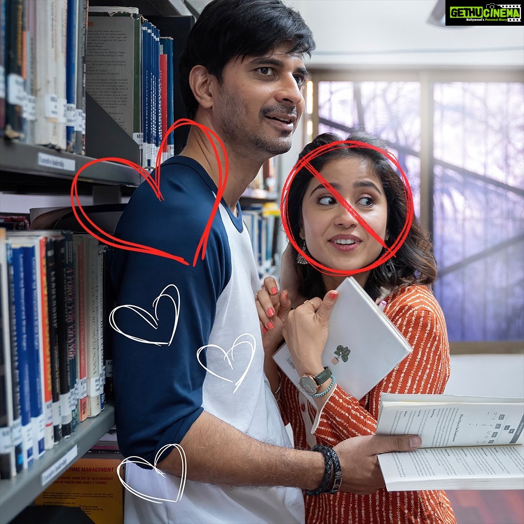Shweta Tripathi Instagram - Ek pyaari si, cute si toh love story hai Vikrant aur meri ๐ฉ๐ฝโ๐คโ๐จ๐พ Ab iss mein aisa plot twist kyunโ๏ธ Kal pata chal jaayega, Yeh Kaali Kaali Ankhein ka trailer, dropping tomorrow. #YehKaaliKaaliAnkhein