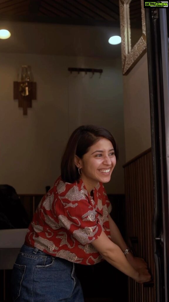 Shweta Tripathi Instagram - I couldn’t wait to start shooting as soon as I finished reading the episodes for season 3. And now that we’ve completed shoot, I can’t wait for all of you to watch it!! Wrapped a little piece of my heart. It’s been one hell of challenging and fulfilling ride. She’s one of the bravest, toughest and most endearing girls I’ve met. And I ♥️ her!! And this cast and crew 💛 and the biggest gems @gurmmeetsingh @kapoorbaba 💎🫶🏼 #SeasonWrap #Mirzapur3 #MS3W