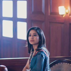 Shweta Tripathi Instagram - Off screen and on screen moods of Dr. Maya Bhasin 🙃🤓

Had lots of reasons to 😊🤣🥰 because of the 💛s involved in this 🎥  Luckily clicked a few photos with some too. 
Thank you @akvarious for making me a part of Rashmi’s world 🤗🤗

Makeup artist @nisha.karna 
Hair @mehvish.majithia 
Costume designer @rohitrchaturvedi 

#RashmiRocket #RSVP #Zee5