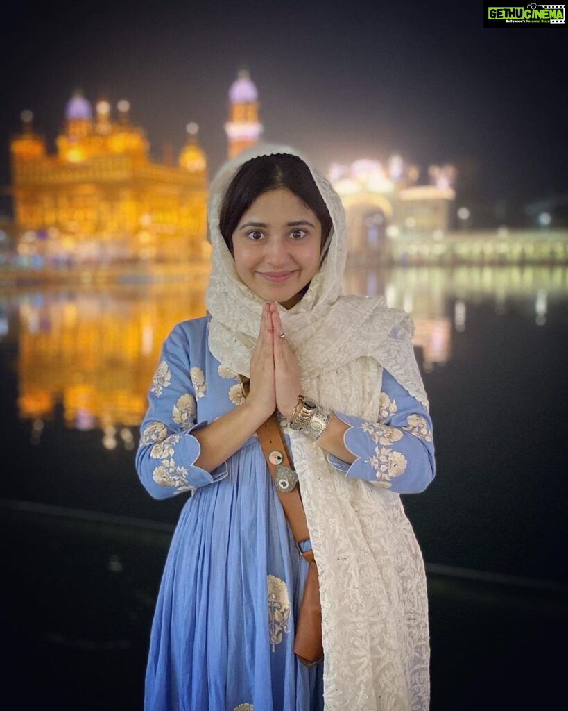 Shweta Tripathi Instagram - निरभउ-निरवैर 🙏🏼✨ Golden Temple Amritsar