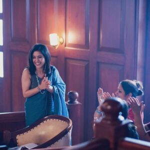 Shweta Tripathi Instagram - Off screen and on screen moods of Dr. Maya Bhasin 🙃🤓

Had lots of reasons to 😊🤣🥰 because of the 💛s involved in this 🎥  Luckily clicked a few photos with some too. 
Thank you @akvarious for making me a part of Rashmi’s world 🤗🤗

Makeup artist @nisha.karna 
Hair @mehvish.majithia 
Costume designer @rohitrchaturvedi 

#RashmiRocket #RSVP #Zee5