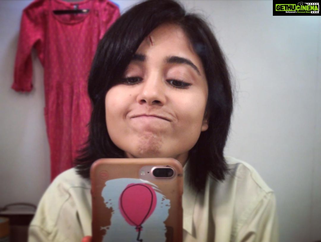 Shweta Tripathi Instagram - 1 year to MS2! Jitney on screen reasons थे to 😢😭😡 utney hi off screen reasons थे to 🤣☺️🤪 Only ☹️ was that the season was coming to an end. Thank you to each one of you- the actors, the crew, the fans who made it the bhaukal that it is💥 These characters are special and will always live with us. Gajgamini aur Hamari dono ki taraf se bahut bahut 🙏🏼💛✨ #Mirzapur #BTS