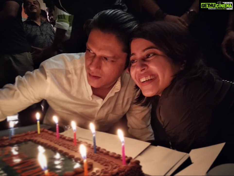 Shweta Tripathi Instagram - 1 year to MS2! Jitney on screen reasons थे to 😢😭😡 utney hi off screen reasons थे to 🤣☺️🤪 Only ☹️ was that the season was coming to an end. Thank you to each one of you- the actors, the crew, the fans who made it the bhaukal that it is💥 These characters are special and will always live with us. Gajgamini aur Hamari dono ki taraf se bahut bahut 🙏🏼💛✨ #Mirzapur #BTS