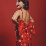 Shweta Tripathi Instagram - Mercury RETRO. That's where I put the full stop 🛑 📸 @anurag_kabburphotography Outfit: Conceptualised and designed by @purplerhapsody with assistance from @monica_nim Repurposed Benarasi Silk fabric sourced from @shriyasinghi.co Beauty @krisann.figueiredo.mua Mane @makeupbyvirja #SustainableSundari #SustainabilityAwards #ConsciousFashion