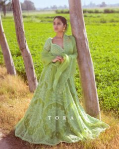 Shweta Tripathi Instagram - Hari hoon main 💚✨ 

U N V E I L I N G
𝐉𝐡𝐨𝐨𝐥𝐞𝐲 • झूले • ਝੂਲੇ

Swinging through a lifetime

For @toraniofficial
Story, concept & direction @karantorani
Image courtesy @vanshvirmani
Styling and image design @jahnvibansal
Assistant director @asmipradeep
Hair and make up @diva_rose21
