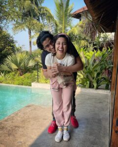 Shweta Tripathi Instagram - Happy to the one who makes me the happiest!! @_slowcheeta_ 
🤗🎂🌟 

#WhenCheetaGotBattata