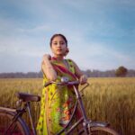 Shweta Tripathi Instagram – U N V E I L I N G
𝐉𝐡𝐨𝐨𝐥𝐞𝐲 • झूले • ਝੂਲੇ

Swinging through a lifetime

For @toraniofficial 
Story, concept & direction  @karantorani
Image courtesy @vanshvirmani
Styling and image design @jahnvibansal
Assistant director @asmipradeep
Hair and make up @diva_rose21