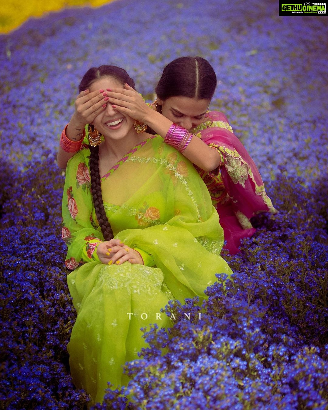 Shweta Tripathi Instagram - Making my flower field dreams come true @karantorani π Sundariβ¨ U N V E I L I N G ππ‘π¨π¨π₯ππ² β’ ΰ€ΰ₯ΰ€²ΰ₯ β’ ΰ¨ΰ©ΰ¨²ΰ© Swinging through a lifetime For @toraniofficial Story, concept & direction @karantorani Image courtesy @vanshvirmani Styling and image design @jahnvibansal Assistant director @asmipradeep Hair and make up @diva_rose21