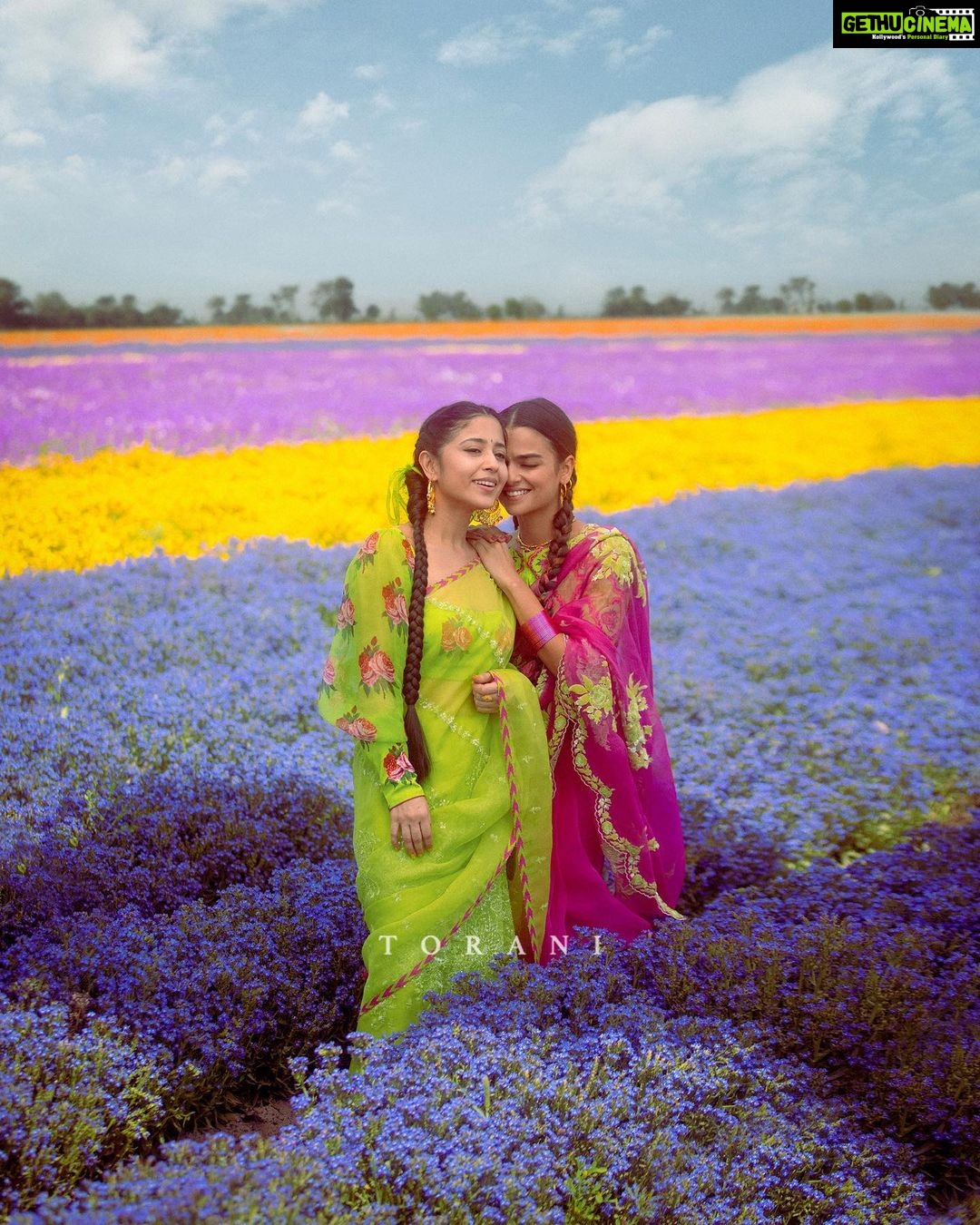 Shweta Tripathi Instagram - Making my flower field dreams come true @karantorani π Sundariβ¨ U N V E I L I N G ππ‘π¨π¨π₯ππ² β’ ΰ€ΰ₯ΰ€²ΰ₯ β’ ΰ¨ΰ©ΰ¨²ΰ© Swinging through a lifetime For @toraniofficial Story, concept & direction @karantorani Image courtesy @vanshvirmani Styling and image design @jahnvibansal Assistant director @asmipradeep Hair and make up @diva_rose21