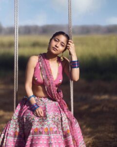 Shweta Tripathi Instagram - Gulabi 🌸

U N V E I L I N G
𝐉𝐡𝐨𝐨𝐥𝐞𝐲 • झूले • ਝੂਲੇ

Swinging through a lifetime

Story, concept & direction @toraniofficial 
Image courtesy @vanshvirmani
Styling and image design @jahnvibansal
Assistant director @asmipradeep
Hair and make up @diva_rose21