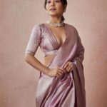 Shweta Tripathi Instagram - Shakarkandi✨ Wearing: @shantibanaras Jewellery: my mother in law’s Styled by @who_wore_what_when Beauty: @nisha.karna Mane: @akshataa.mani 📸 @thefirstclik Beauty assisted by @shreyasisinhaa #SustainableSundari