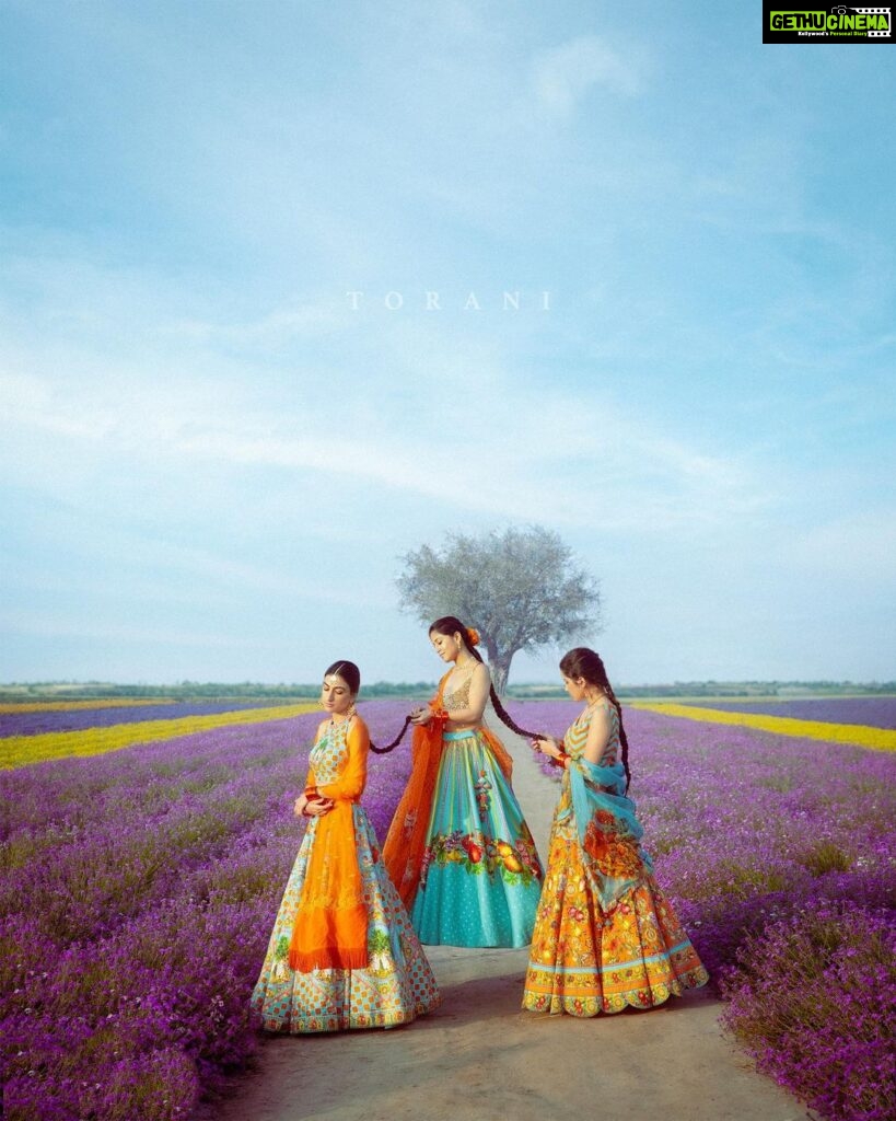 Shweta Tripathi Instagram - KT 💛 @toraniofficial You are beautiful and what you create is magical✨ U N V E I L I N G 𝐉𝐡𝐨𝐨𝐥𝐞𝐲 • झूले • ਝੂਲੇ Swinging through a lifetime Story, concept & direction @toraniofficial Image courtesy @vanshvirmani Styling and image design @jahnvibansal Assistant director @asmipradeep Hair and make up @diva_rose21
