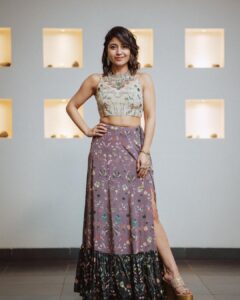 Shweta Tripathi Instagram - @payalsinghal giving me the 💃🏽 feels✨

Wearing @tribebyamrapali @payalsinghal 
Styled by @purplerhapsody 
HMU @divyasancheti 
📸 @theweddingstory_official