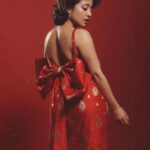 Shweta Tripathi Instagram - Mercury RETRO. That's where I put the full stop 🛑 📸 @anurag_kabburphotography Outfit: Conceptualised and designed by @purplerhapsody with assistance from @monica_nim Repurposed Benarasi Silk fabric sourced from @shriyasinghi.co Beauty @krisann.figueiredo.mua Mane @makeupbyvirja #SustainableSundari #SustainabilityAwards #ConsciousFashion